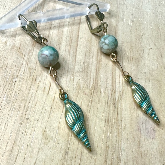 Hand Crafted beach Sea Shell Dangle Earrings with Beads - Picture 4 of 4